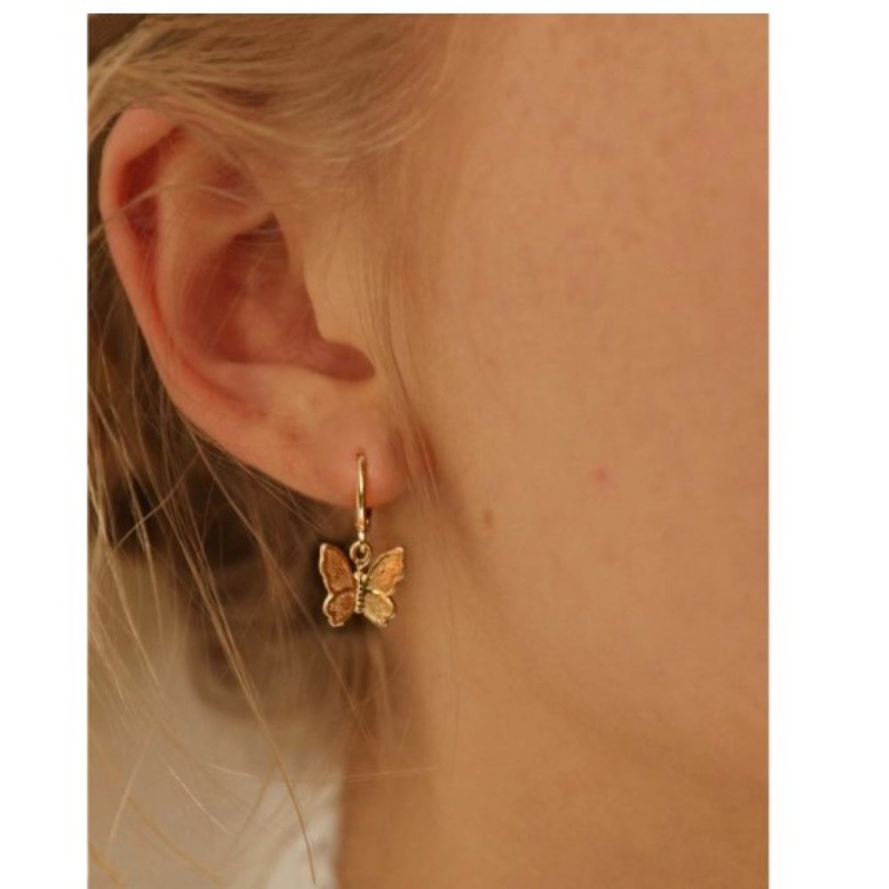 Dainty butterfly drop earrings NEW Great gift idea
